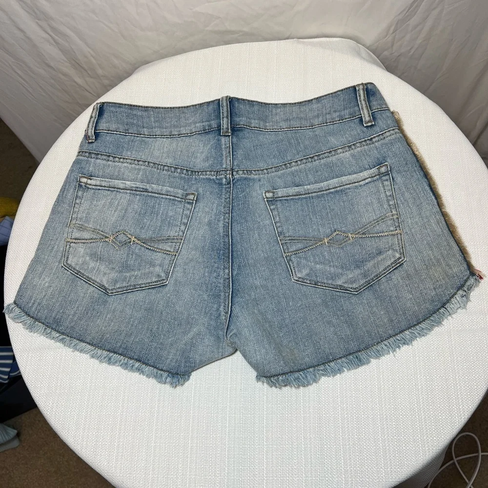 Mudd High-Waisted Denim Shorts with Embroidery - Size 9 - Great Condition! - Picture 2 of 5